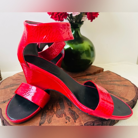 EUC THE FLEXX Red Sandal Size 8B - Picture 1 of 8